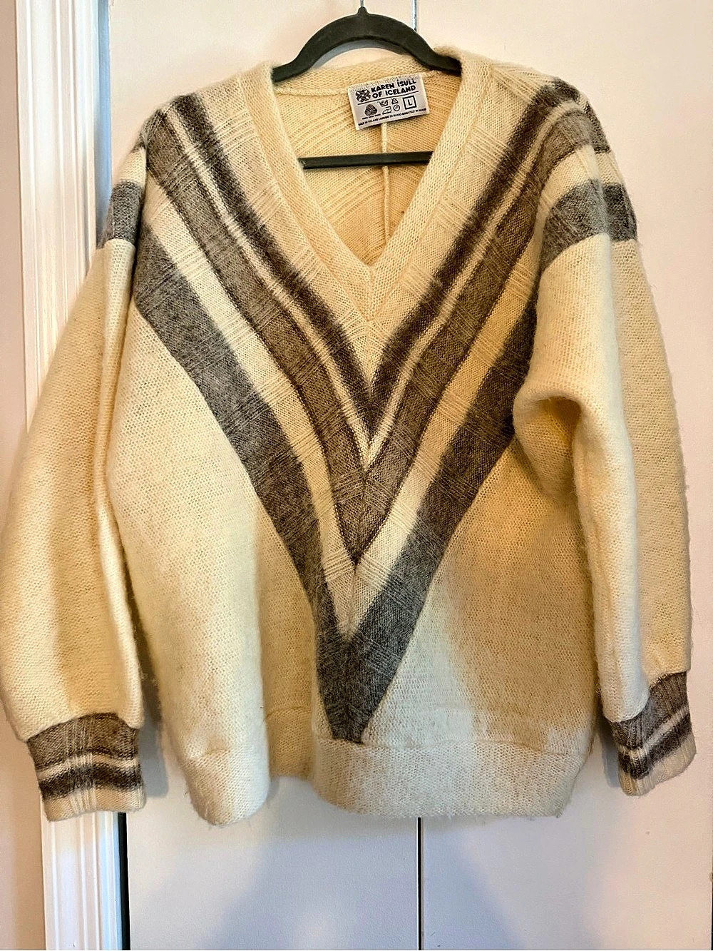 Karen Isull of Iceland Geometric V-Neck Wool Sweater Size Large